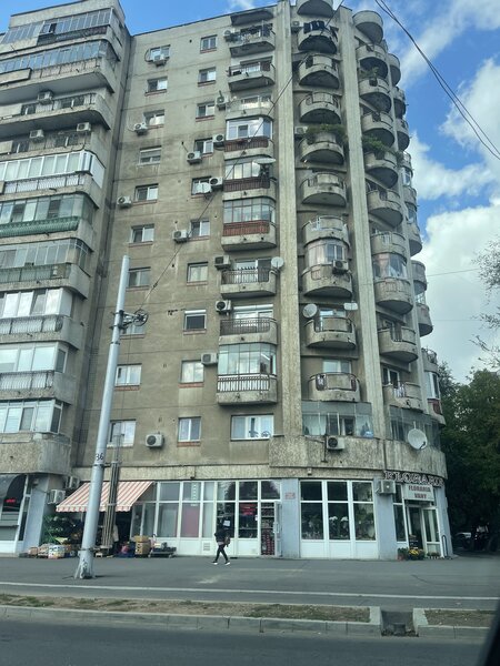 Ghencea, capat 41, bloc 1985, stradal